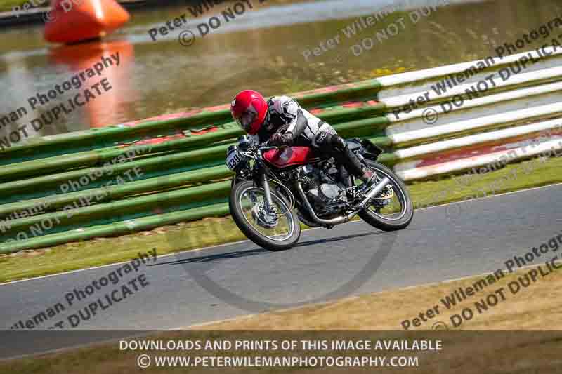 Vintage motorcycle club;eventdigitalimages;mallory park;mallory park trackday photographs;no limits trackdays;peter wileman photography;trackday digital images;trackday photos;vmcc festival 1000 bikes photographs